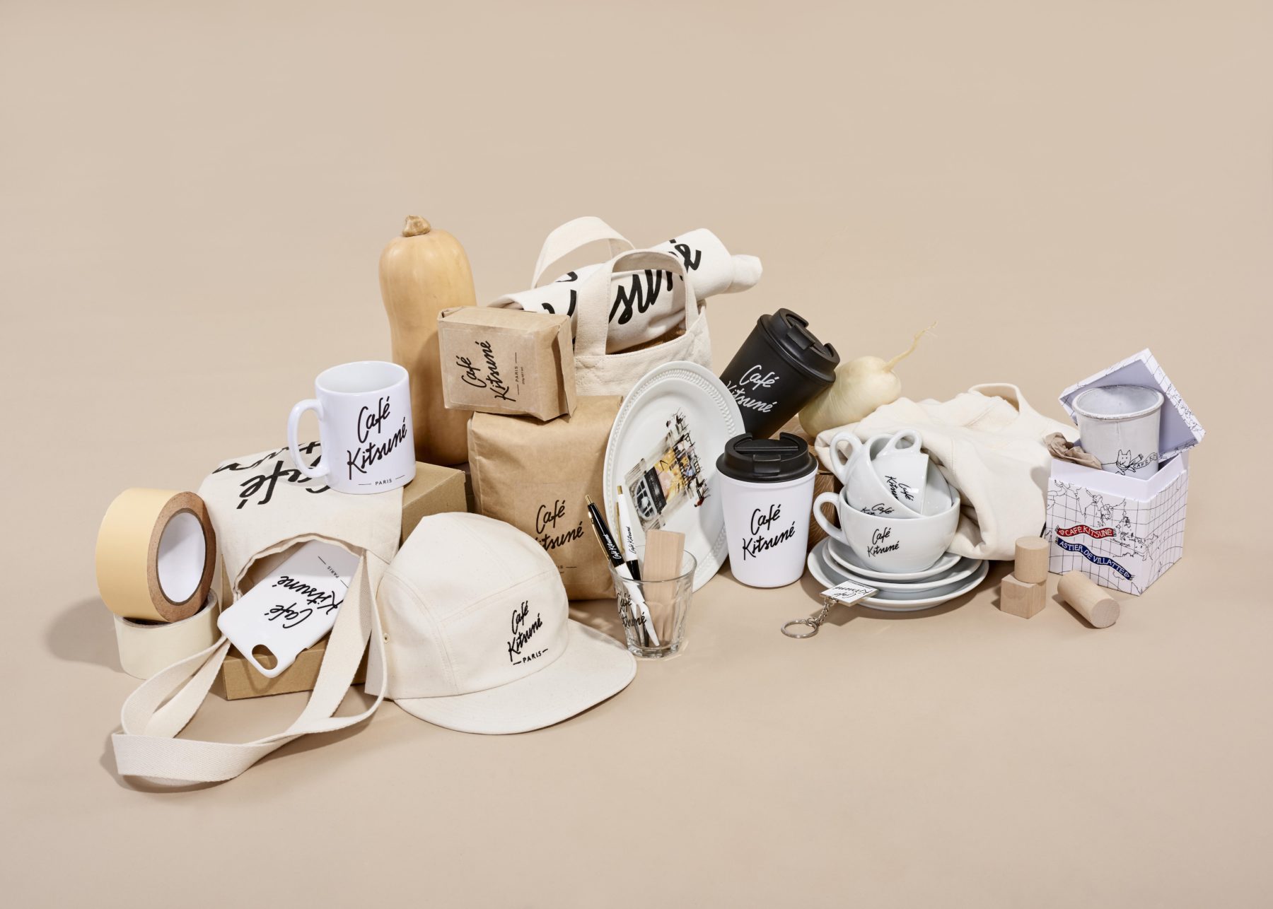 Женские Аксессуары Maison Kitsune В Интернет Магазине